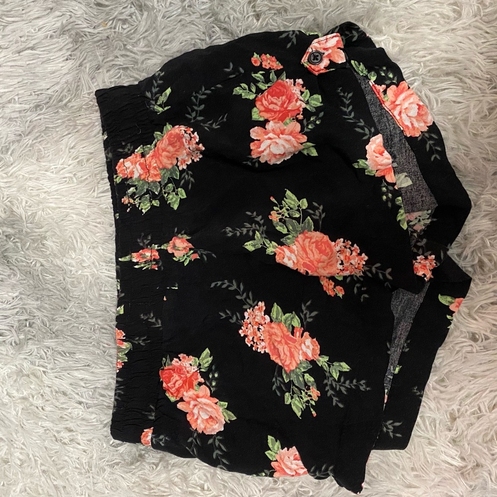 floral shorts